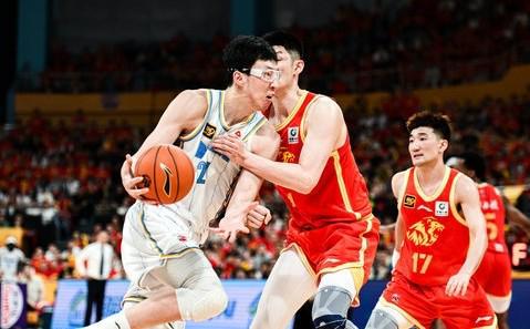 北京男篮对阵大连队，全队备战意志坚定