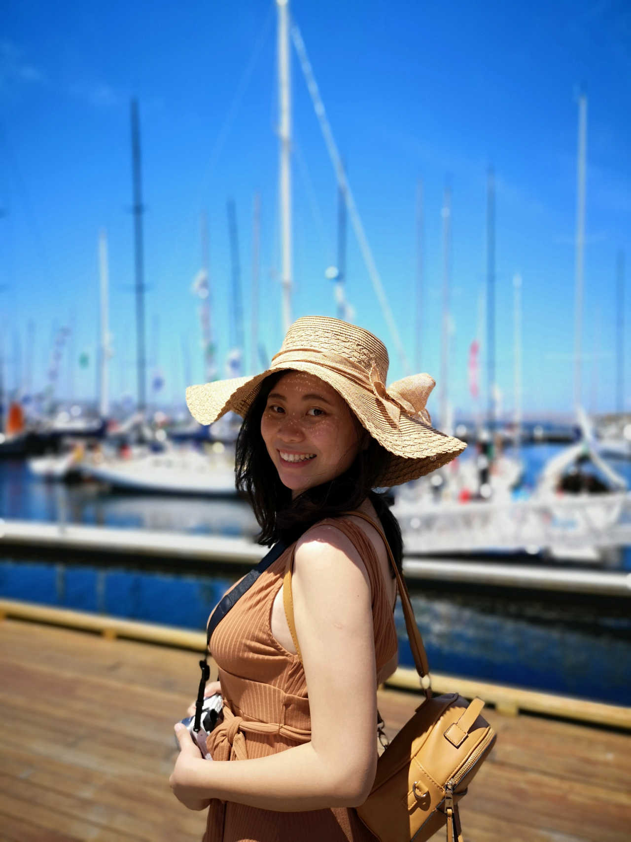 塔斯马尼亚联球迷现场助威，球队斗志昂扬的简单介绍