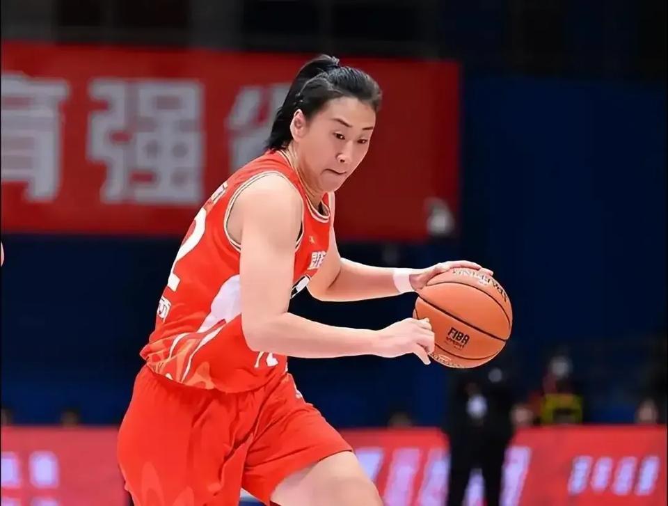 黄思静出战5分钟，没有投篮贡献1篮板2助攻1抢断、正负值+8的简单介绍