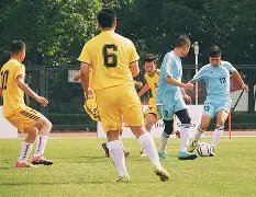 关于39岁重返东亚杯，大学校队到世界杯铁闸，如何缔造亚洲足球传奇？的信息