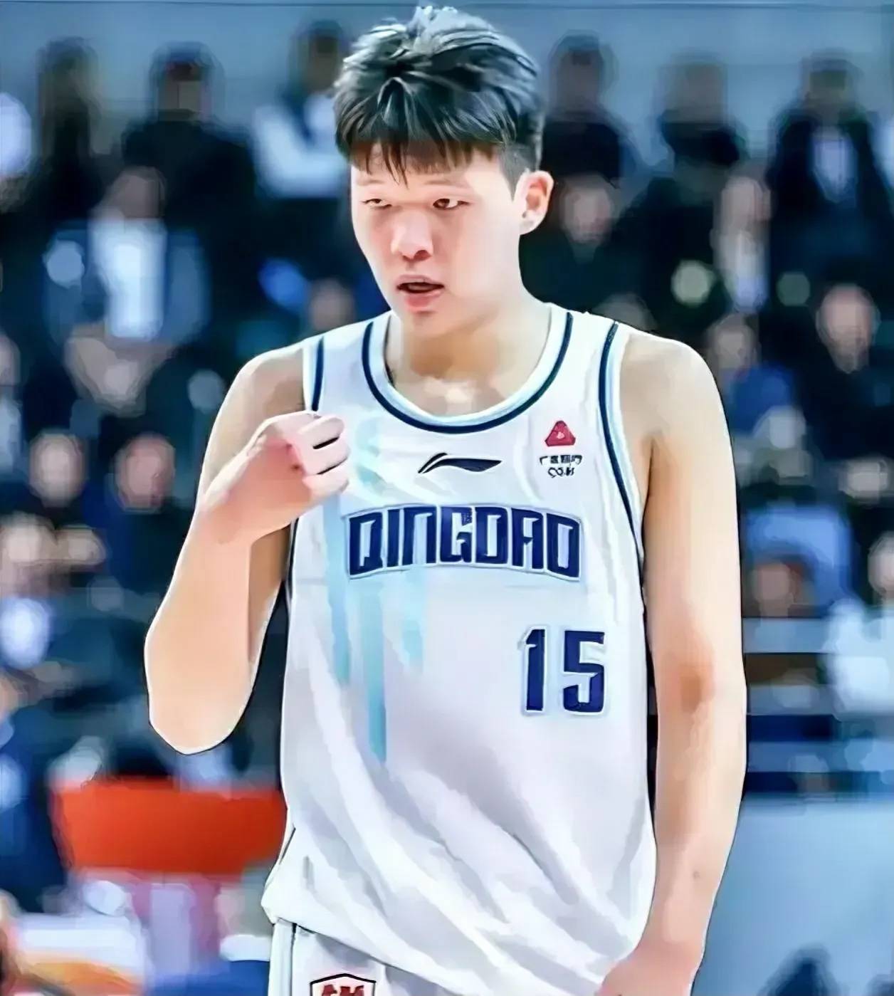 青岛男篮再次获胜，稳坐榜首(青岛男篮再次获胜,稳坐榜首的是谁)